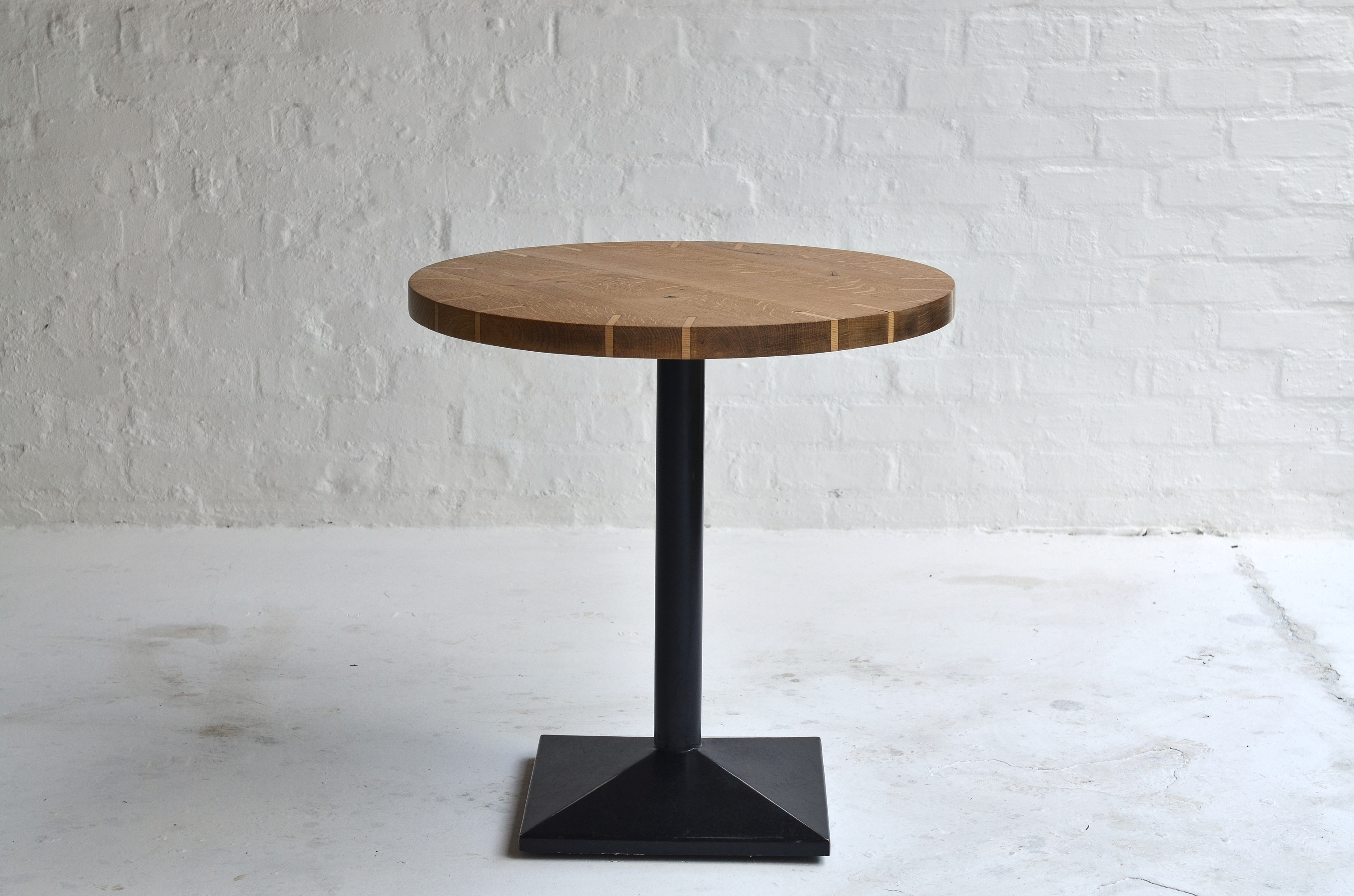 003 Tables - Round Oak dining table, 2 seater L:71cm